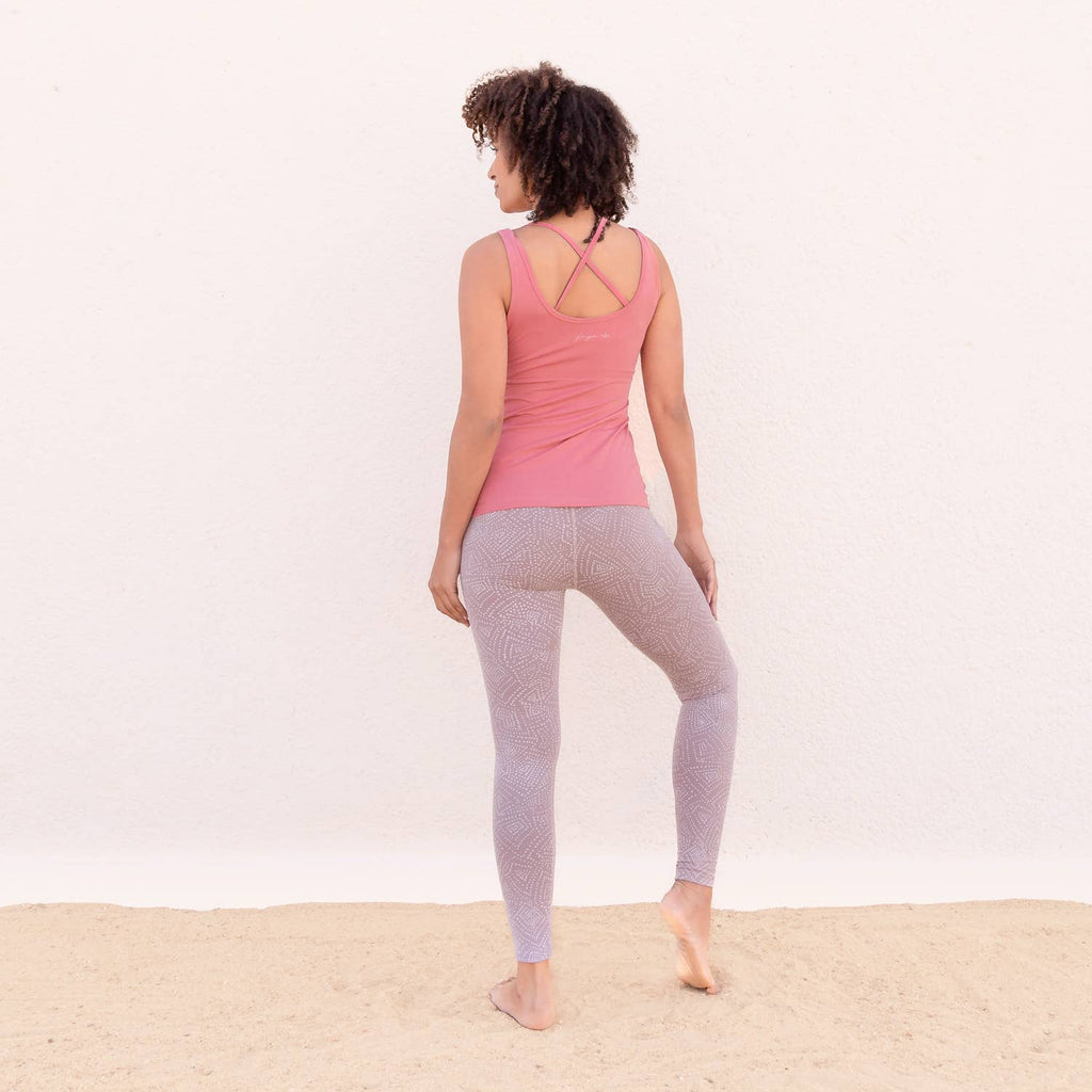 Kauniisti istuva toppi, GOTS-sertifioidusta luomupuuvillasta, rinnan alue kolmikerroksinen