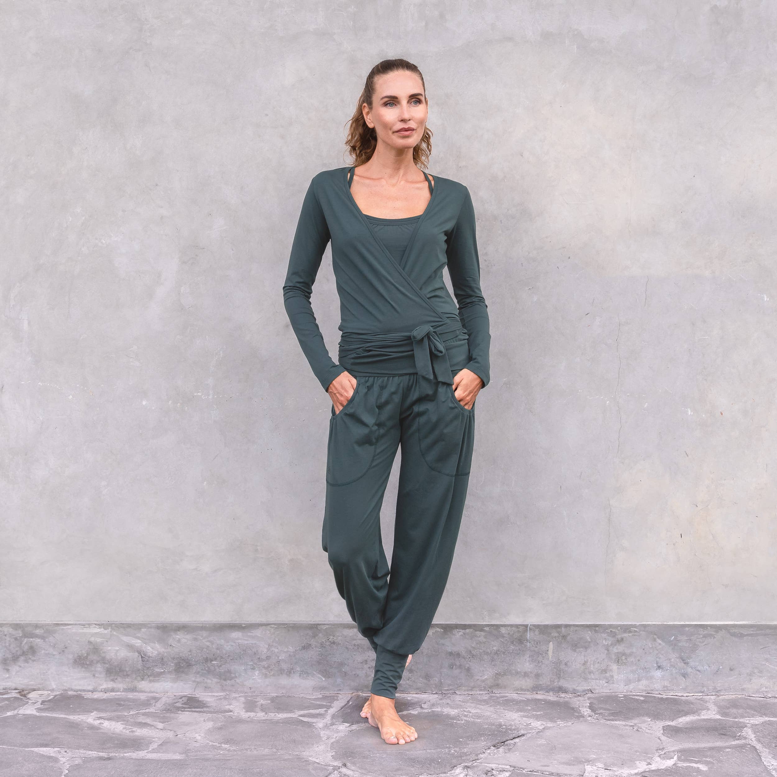 Klassinen jooga kietaisupusero luomupuuvillasta