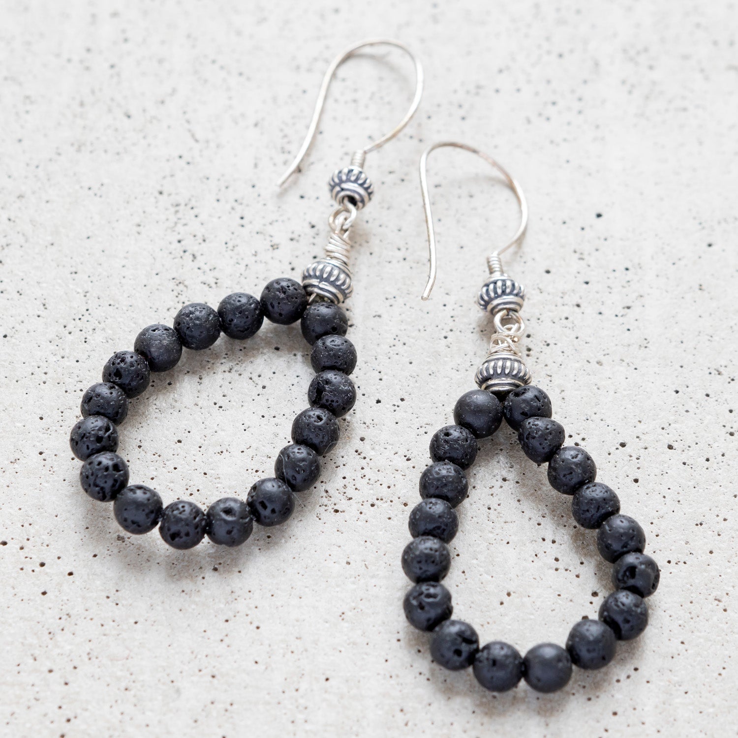 Laavakivi korvakorut hopeaosilla