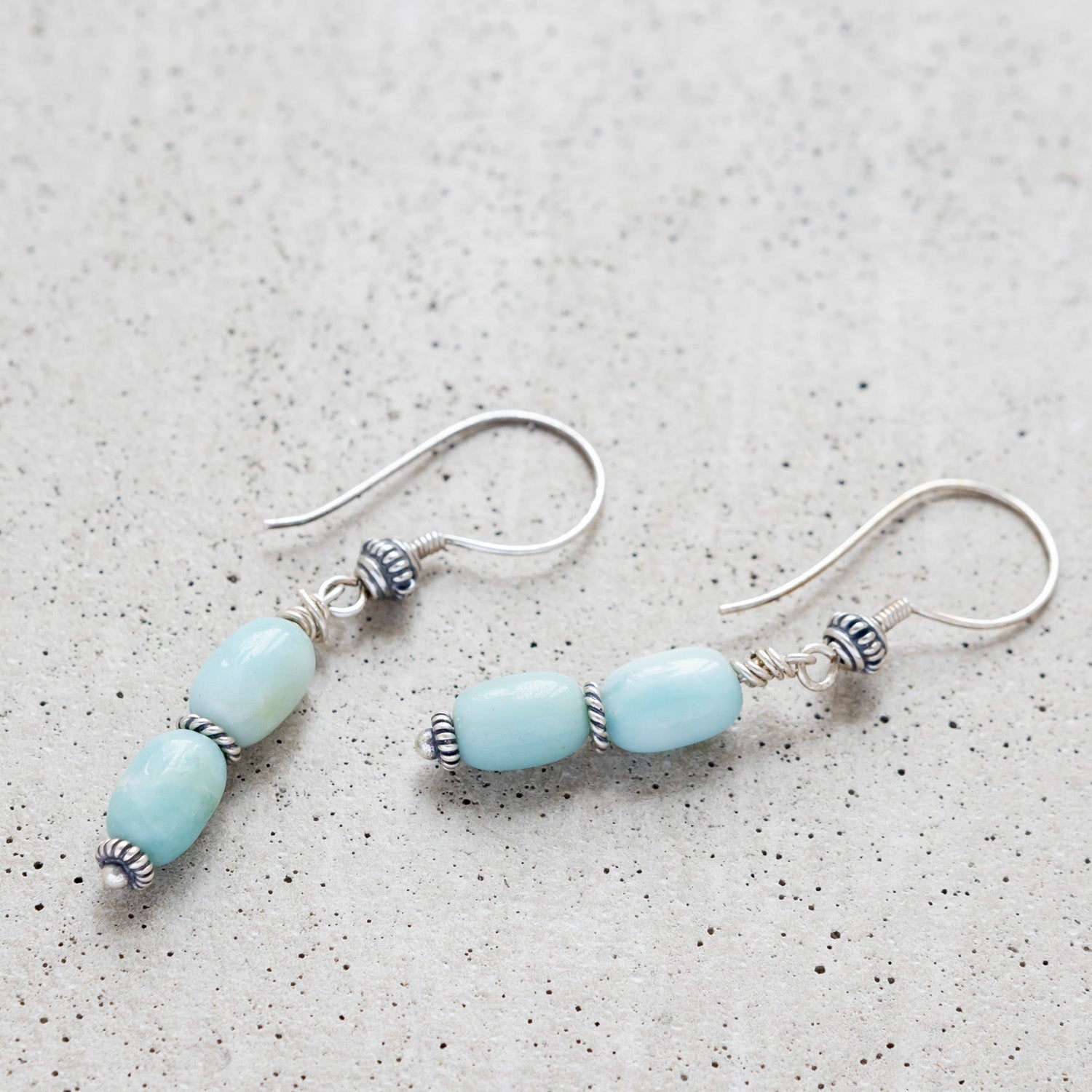 Amatsoniitti korvakorut hopeisilla korunosilla