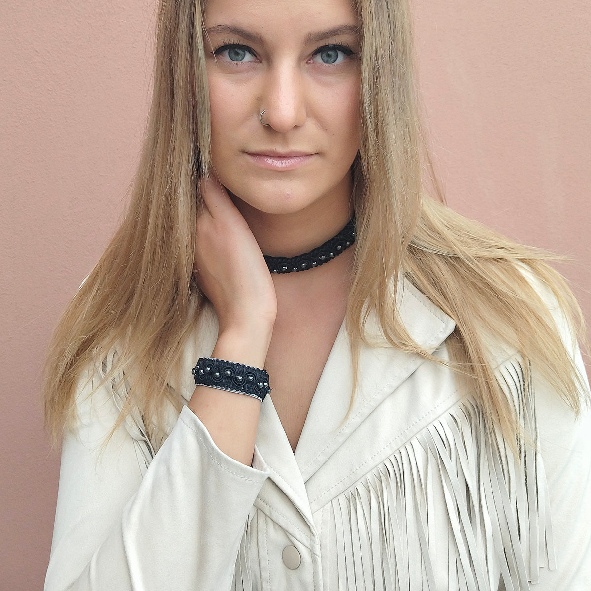 Otsa- / kaulapanta hematiitti kivillä - Uli Design