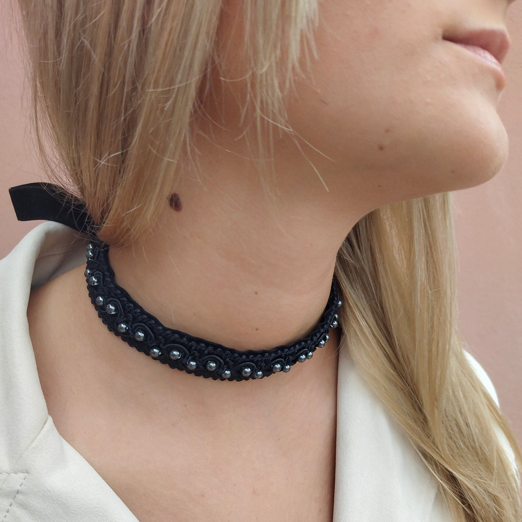 Otsa- / kaulapanta hematiitti kivillä - Uli Design