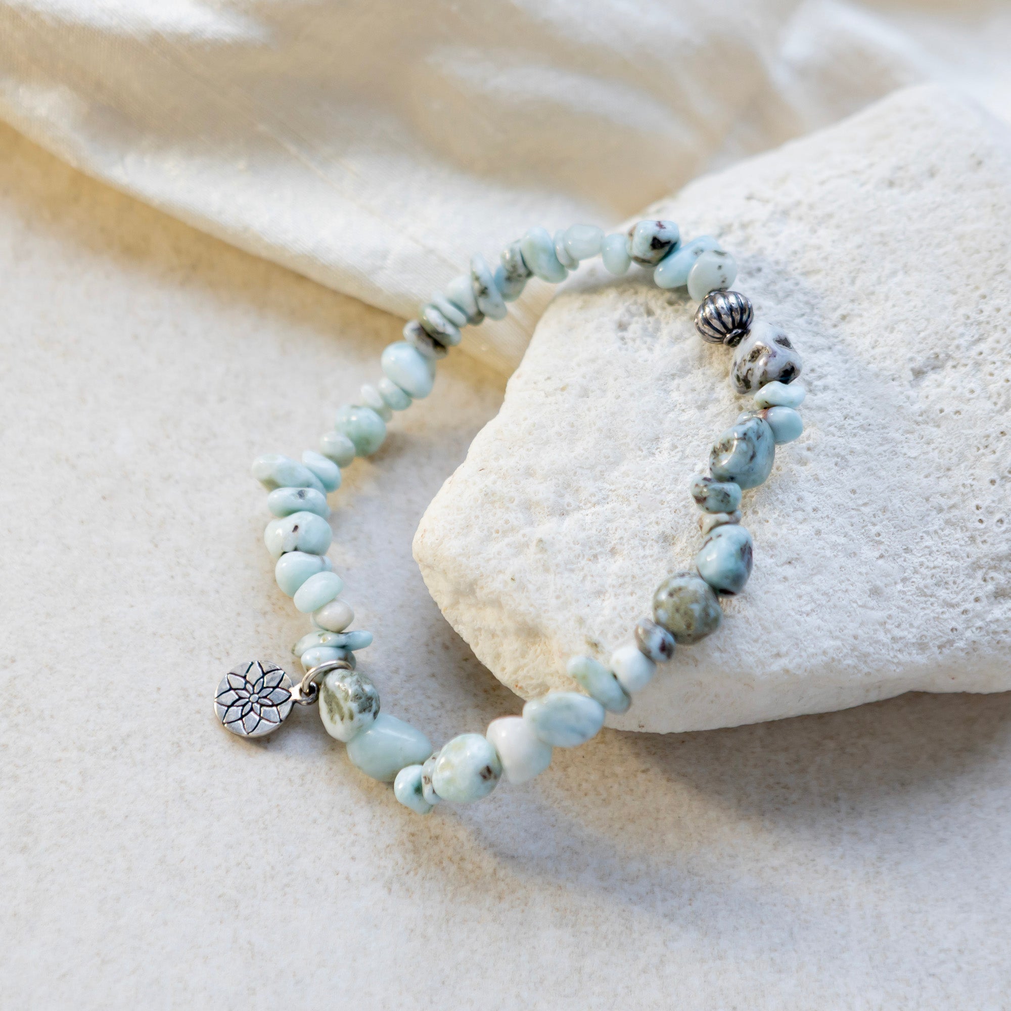 Larimar rannekoru hopeaosilla