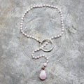 Ruusukvartsi kaulakoru hopeisilla käsintehdyillä korunosilla