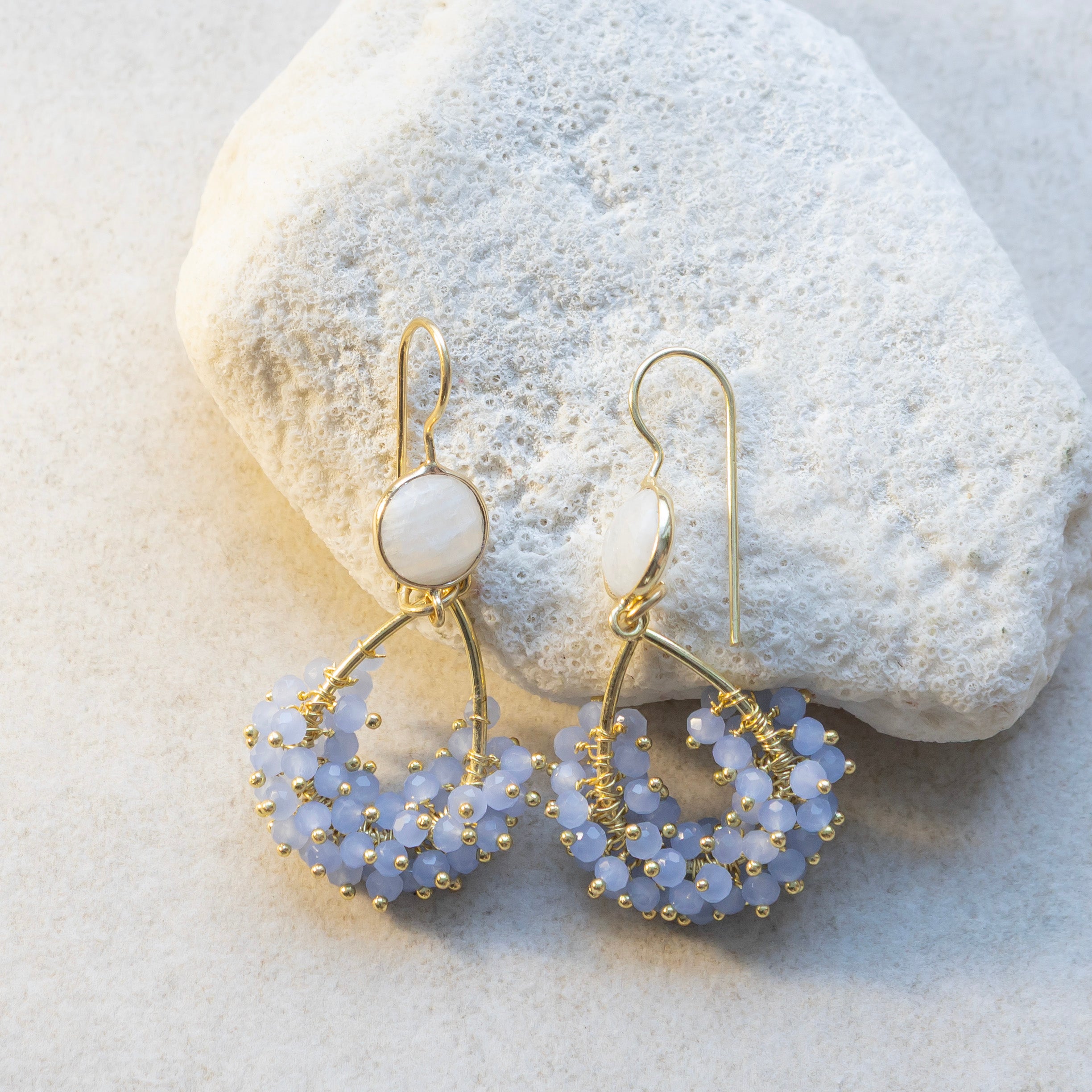 Näyttävät siniset korvakorut