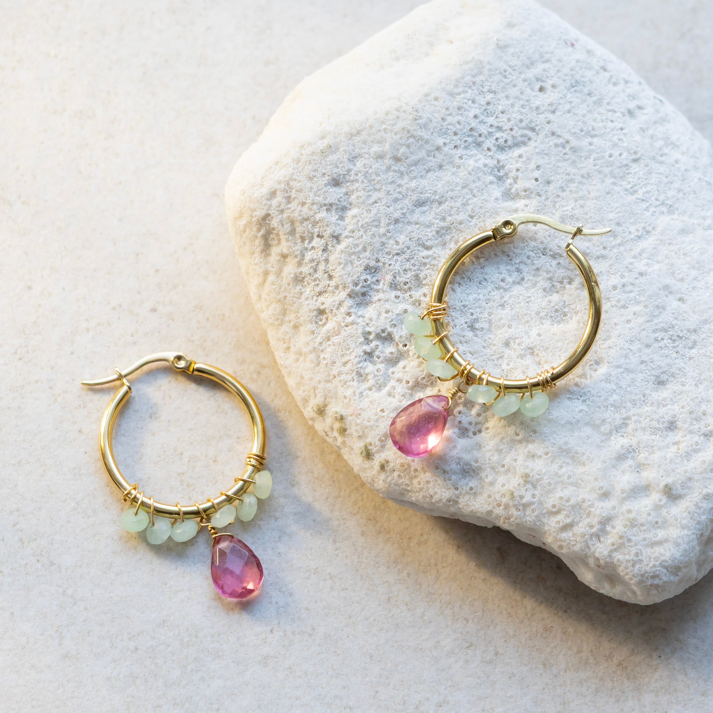 Värikkäät korvarenkaat