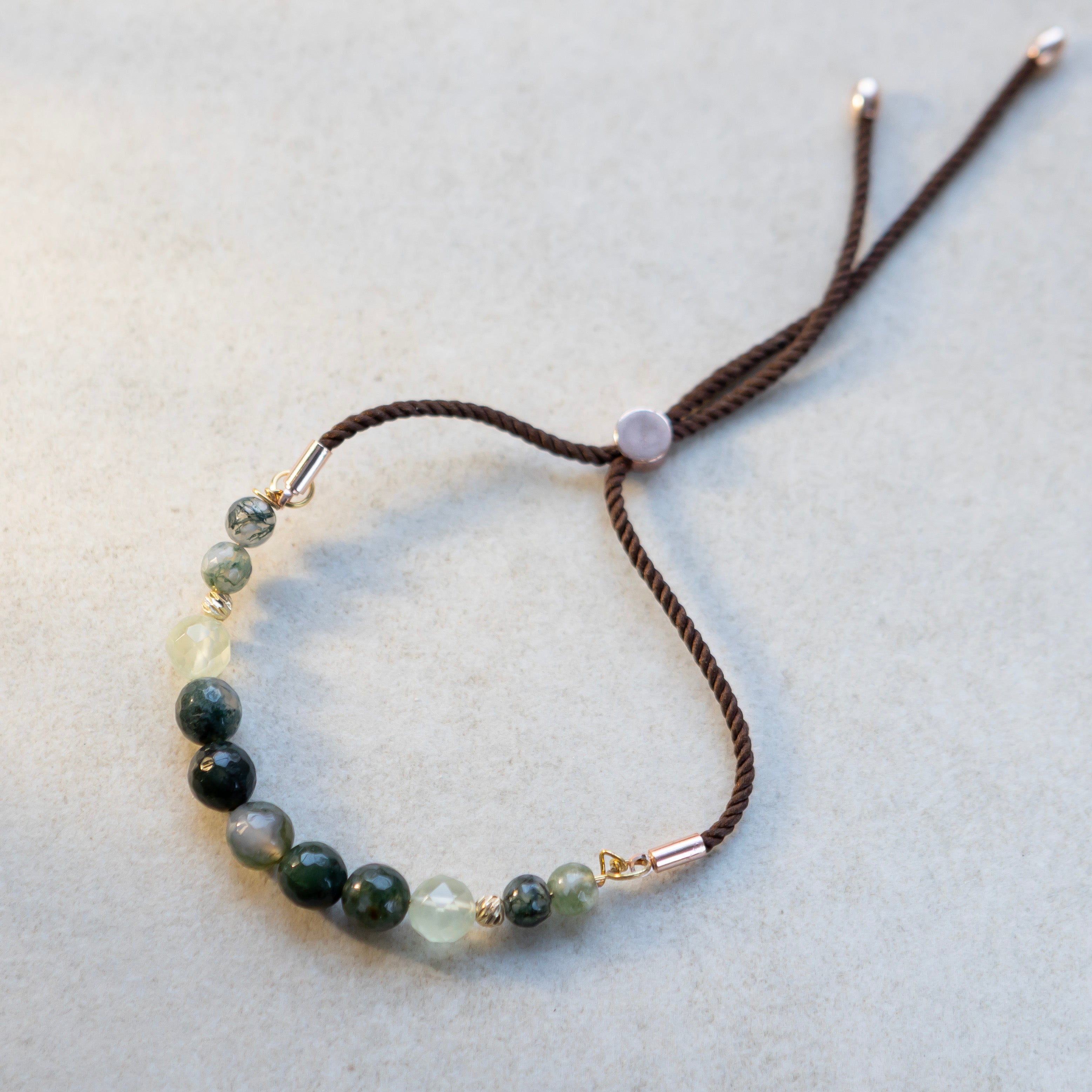 Säädettävä sammalakaatti rannekoru