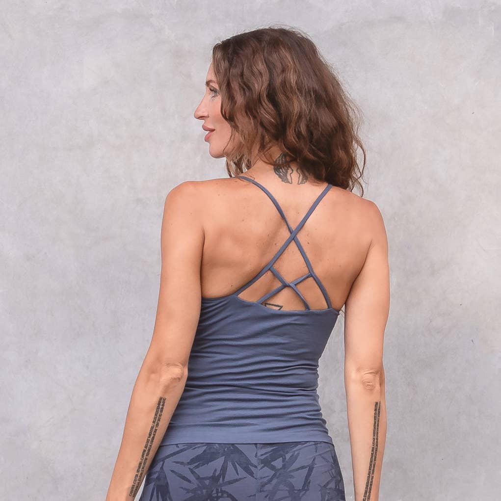 Sporttinen toppi, neljään suuntaan joustava kangas