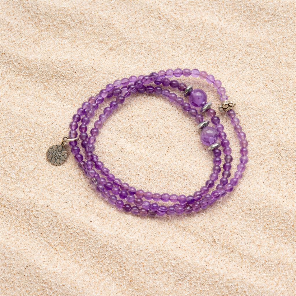 Joustava ametistikoru kaulaan tai ranteeseen